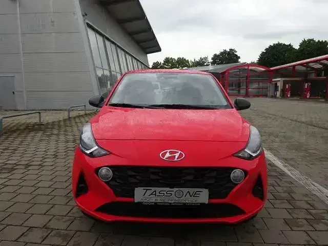 Gebraucht Hyundai i10 Comfort 67 PS (49 kW) 2020 Rot Kleinwagen