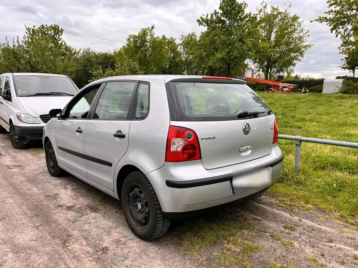 Gebraucht VW Polo 64 PS (47 kW) 2003 Silber Kleinwagen