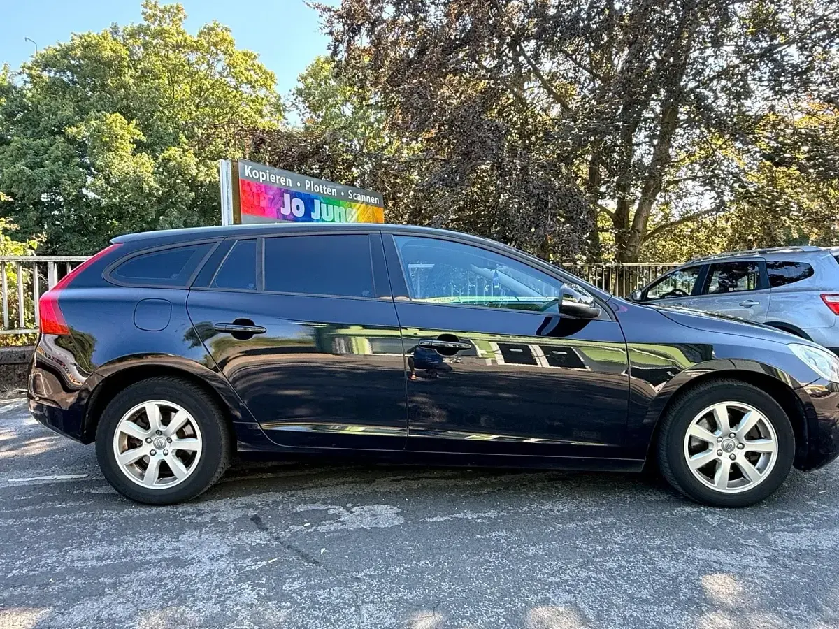 Gebraucht Volvo V60 163 PS (119 kW) 2011 Schwarz Kombi