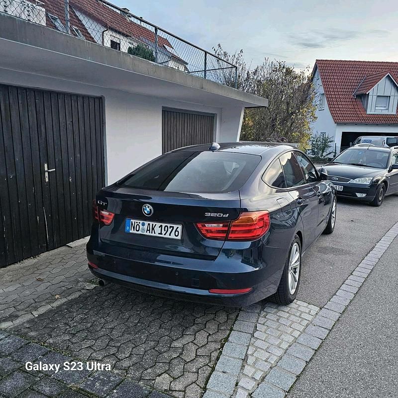 Gebraucht BMW 320 190 PS (139 kW) 2014 Blau Limousine