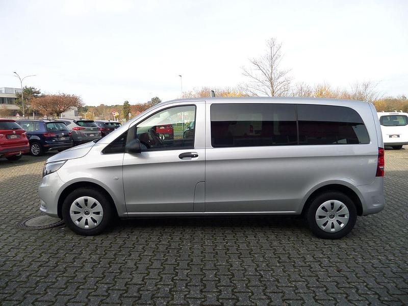 Brillantsilber Gebraucht 2020 Mercedes Vito Edition Kombi | 25.900 € (Fairer Preis) - Bild 1/4