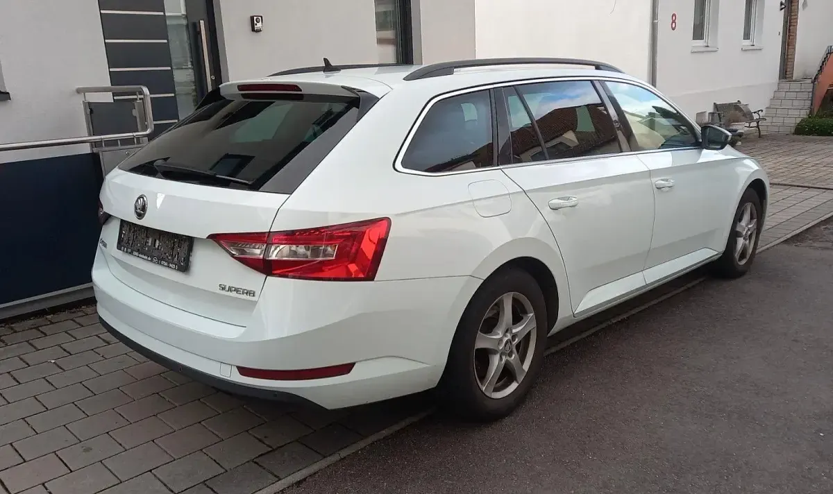 Używany Skoda Superb 150 KM (110 kW) 2017 Biały Kombi
