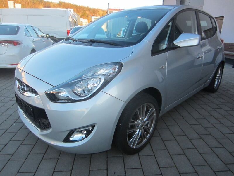 Grau Gebraucht 2014 Hyundai ix20 Trend Van / Kleinbus | 7.990 € (Fairer Preis) - Bild 1/4