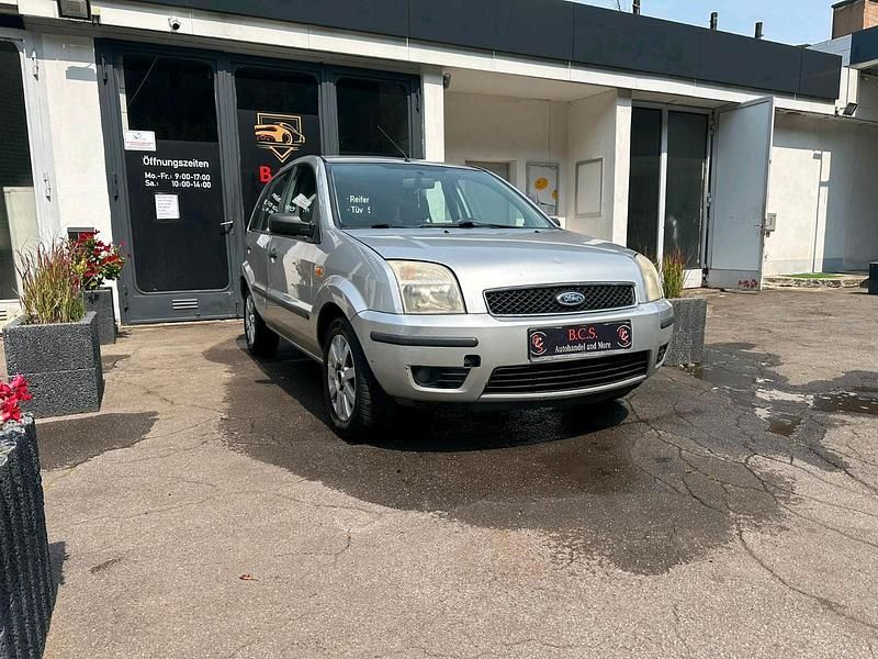 Silber Gebraucht 2004 Ford Fusion Kleinwagen | 1.590 € (Etwas zu teuer) - Bild 1/4