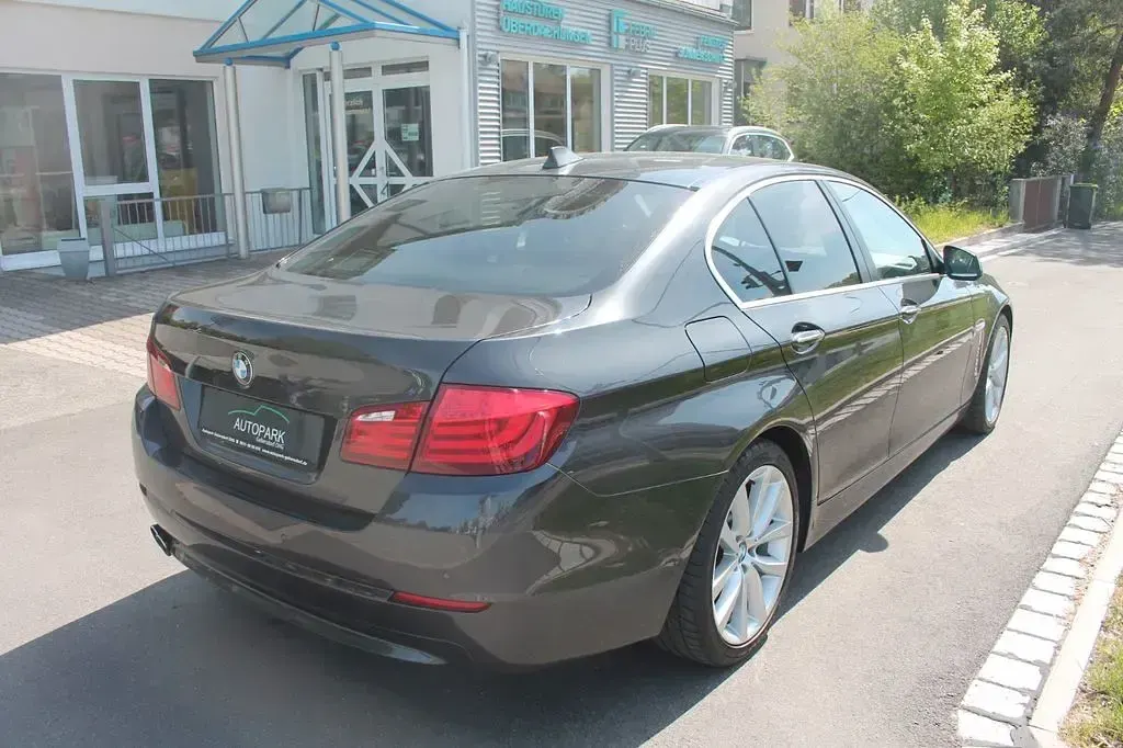 Gebraucht BMW 520 Sport Line 184 PS (135 kW) 2012 Grau Limousine