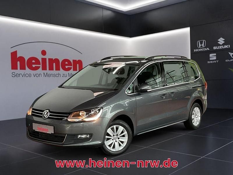 Grau Gebraucht 2022 VW Sharan Comfortline Van / Kleinbus | 25.499 € (Fairer Preis) - Bild 1/2