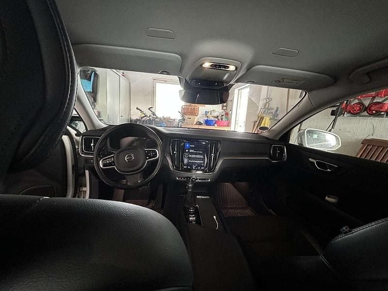 Gebraucht Volvo V60 Momentum 190 PS (139 kW) 2020 Kombi