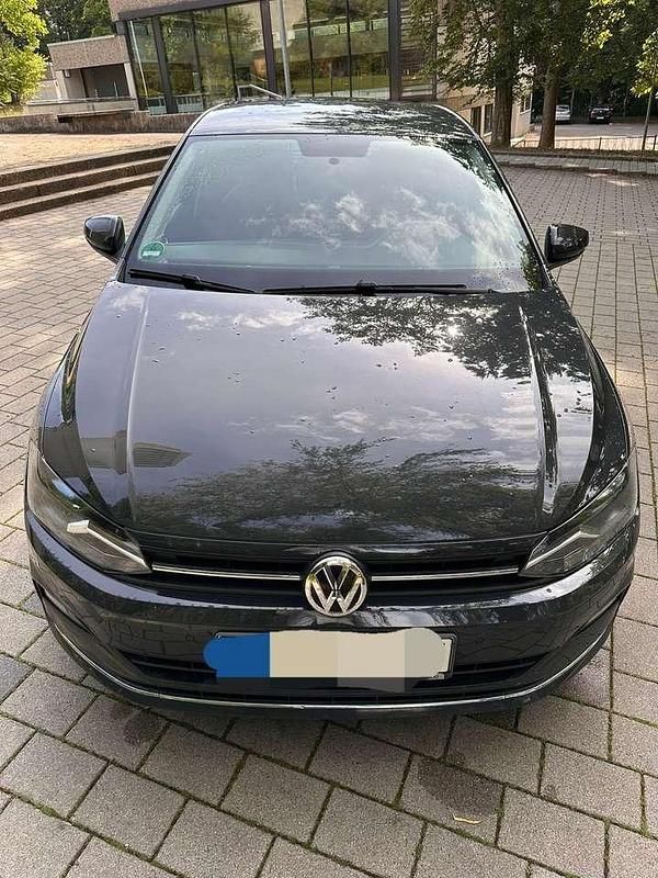 Grau Gebraucht 2019 VW Polo Highline Limousine | 12.000 € (Guter Preis) - Bild 1/4