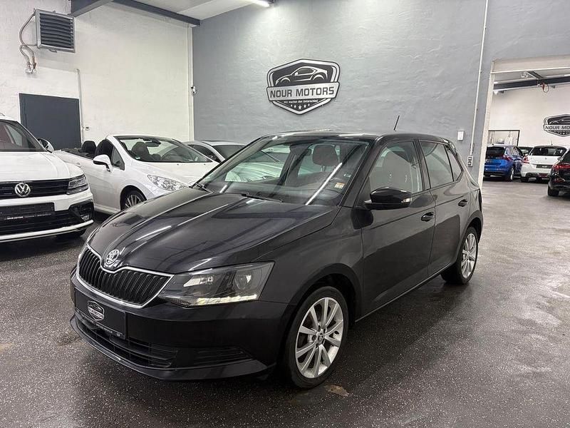 Schwarz Gebraucht 2015 Skoda Fabia Ambition Limousine | 6.500 € (Etwas zu teuer) - Bild 1/4