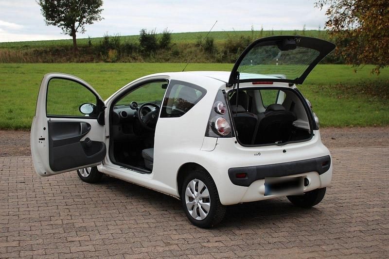 Gebraucht Citroën C1 Style 70 PS (51 kW) 2010 Weiß Kleinwagen