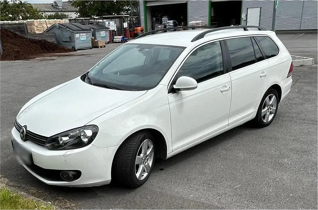 Gebraucht VW Golf VI 105 PS (77 kW) 2011 Weiß Kleinwagen