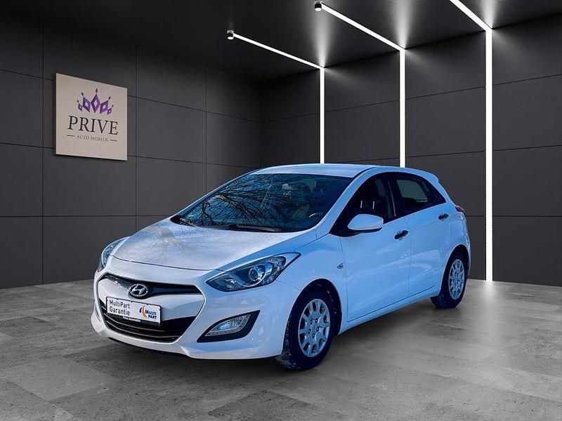 Gebraucht Hyundai i30 Classic 99 PS (72 kW) 2015 Weiß Limousine