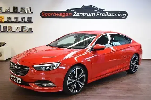 Second-hand Opel Insignia Dynamic 260 CP (191 kW) 2017 Roșu Berlinǎ