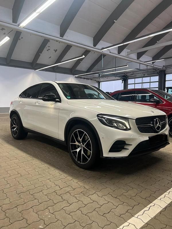 Gebraucht Mercedes GLC250 AMG line 211 PS (155 kW) 2017 Weiß Coupé