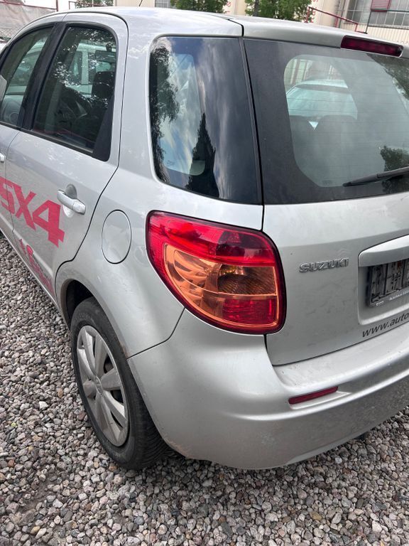 Silber Gebraucht 2006 Suzuki SX4 Club Limousine | 1.900 € (Etwas zu teuer) - Bild 1/4
