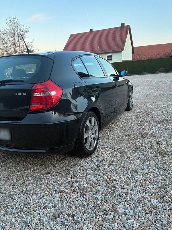 Gebraucht BMW 118 143 PS (105 kW) 2008 Schwarz Kleinwagen
