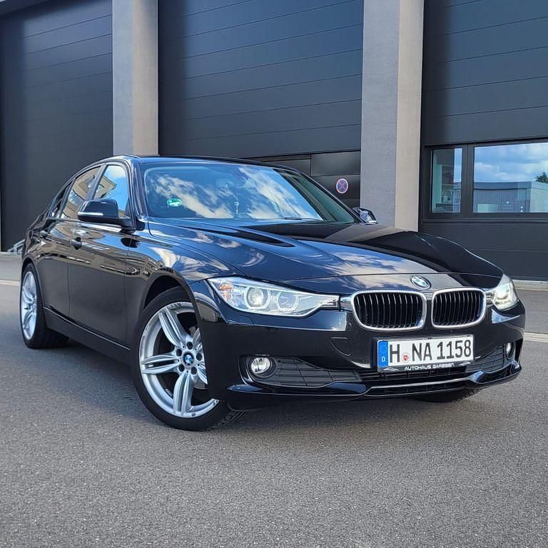 Schwarz Gebraucht 2012 BMW 318 Limousine | 10.700 € (Fairer Preis) - Bild 1/4