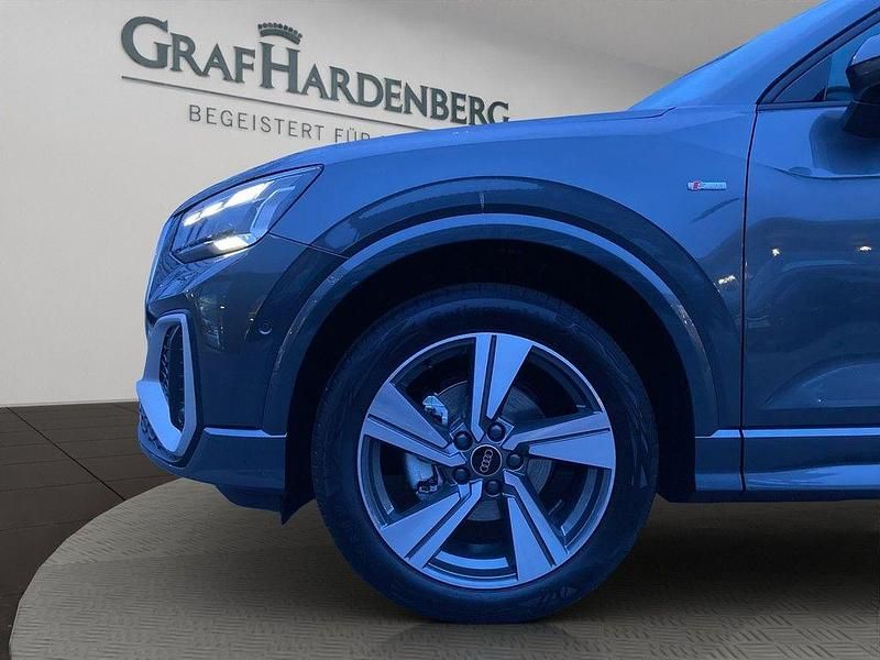 Neu Audi Q2 S-Line 150 PS (110 kW) 2025 Grau SUV