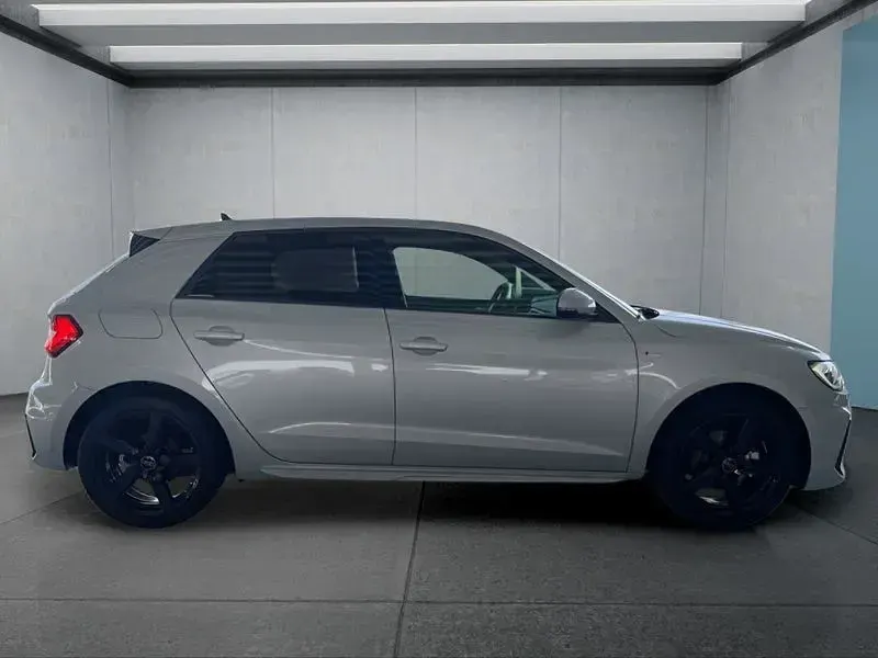 Neu Audi A1 Sportback S-Line 116 PS (85 kW) 2026 Silber Kleinwagen