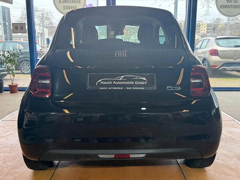Gebraucht Fiat 500e Action 69 kW (95 PS) 2023 Schwarz Limousine