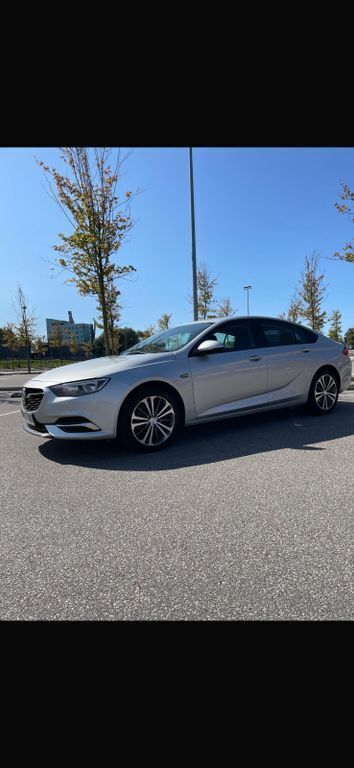 Silber Gebraucht 2018 Opel Insignia Dynamic Limousine | 14.300 € - Bild 1/4