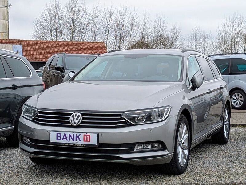 Silber Gebraucht 2016 VW Passat Comfortline Kombi | 13.990 € (Fairer Preis) - Bild 1/4