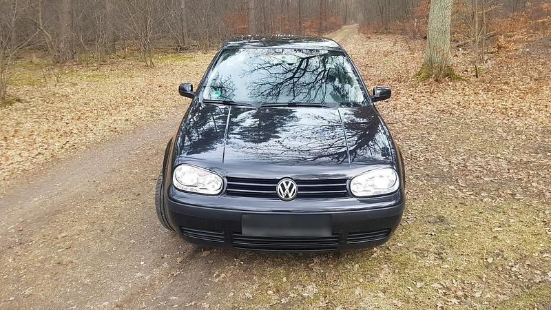 Gebraucht VW Golf IV 105 PS (77 kW) 2002 Schwarz Kleinwagen