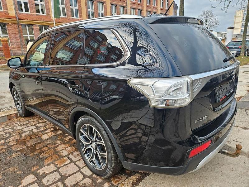 Gebraucht Mitsubishi Outlander Intense 150 PS (110 kW) 2014 Schwarz SUV