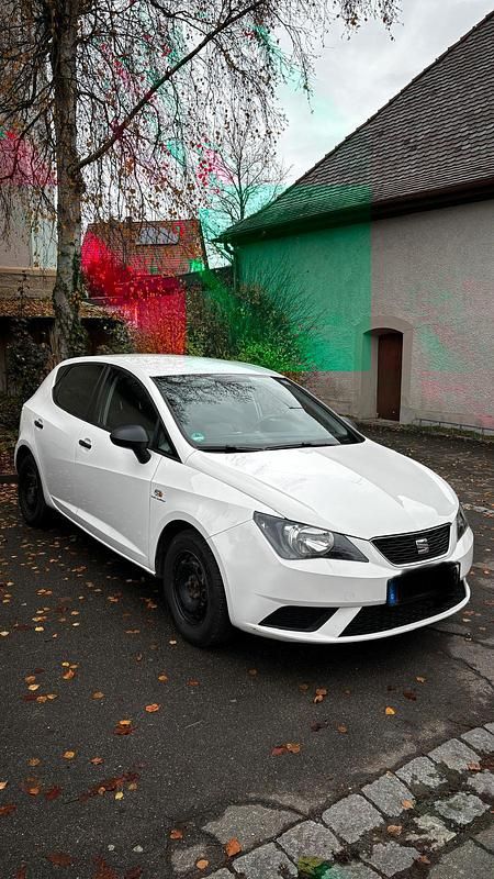 Weiß Gebraucht 2015 Seat Ibiza Kleinwagen | 4.500 € (Guter Preis) - Bild 1/4