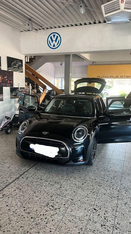 Schwarz Gebraucht 2021 Mini ONE Classic Kleinwagen | 17.900 € (Fairer Preis) - Bild 1/4