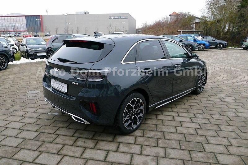 Neu Kia Ceed 140 PS (102 kW) 2026 Grau Kleinwagen