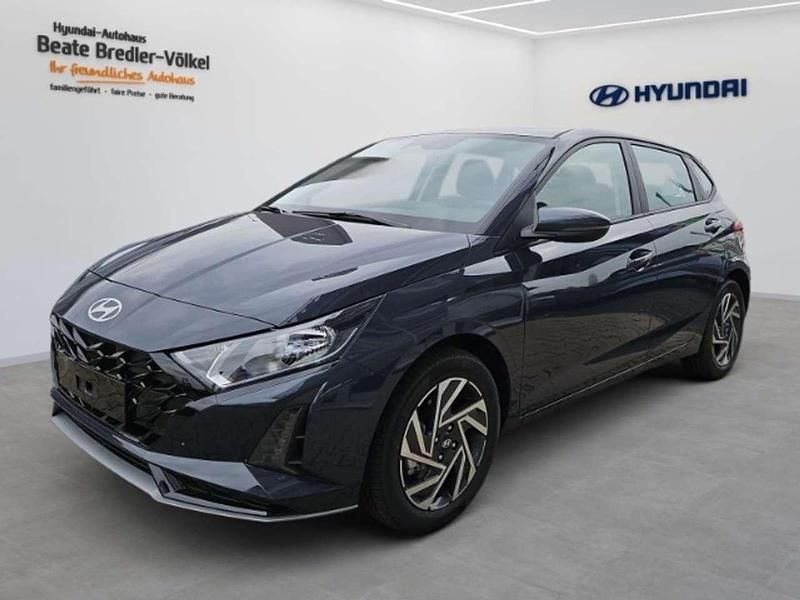 Grau Gebraucht 2024 Hyundai i20 Trend Limousine | 19.990 € (Fairer Preis) - Bild 1/4