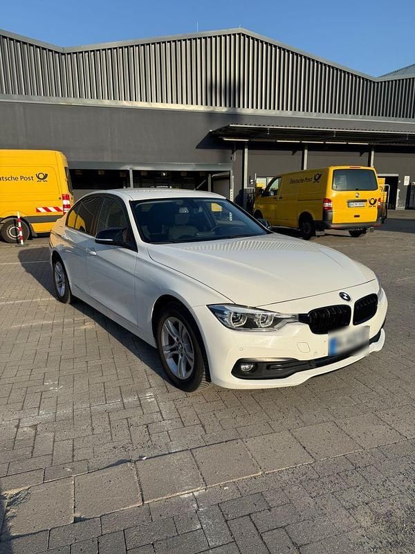 Gebraucht BMW 320 190 PS (139 kW) 2017 Weiß Limousine