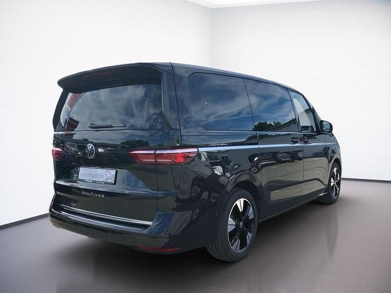 Neu VW Multivan Style 150 PS (110 kW) 2026 Deep black perleffekt Van