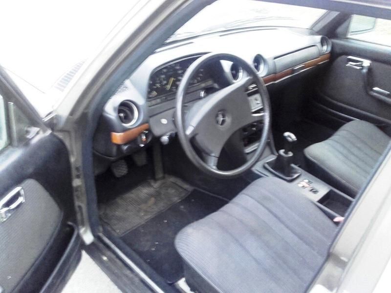 Gebraucht Mercedes E230 136 PS (100 kW) 1985 Grau Kombi