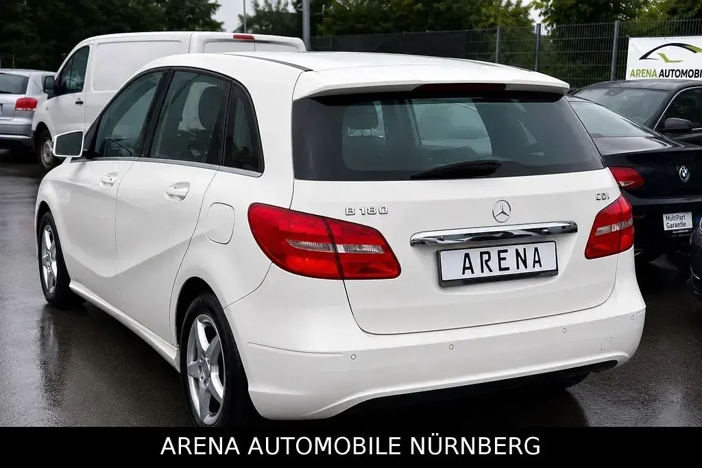 Gebraucht Mercedes B180 109 PS (80 kW) 2013 Weiß Kleinwagen