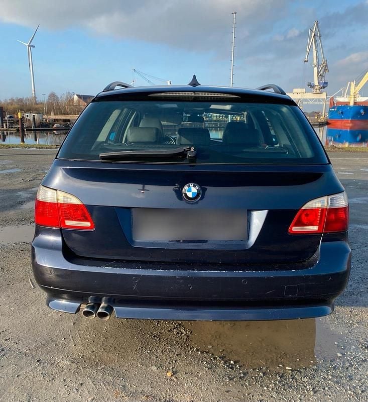 Gebraucht BMW 525 197 PS (144 kW) 2006 Blau Kombi