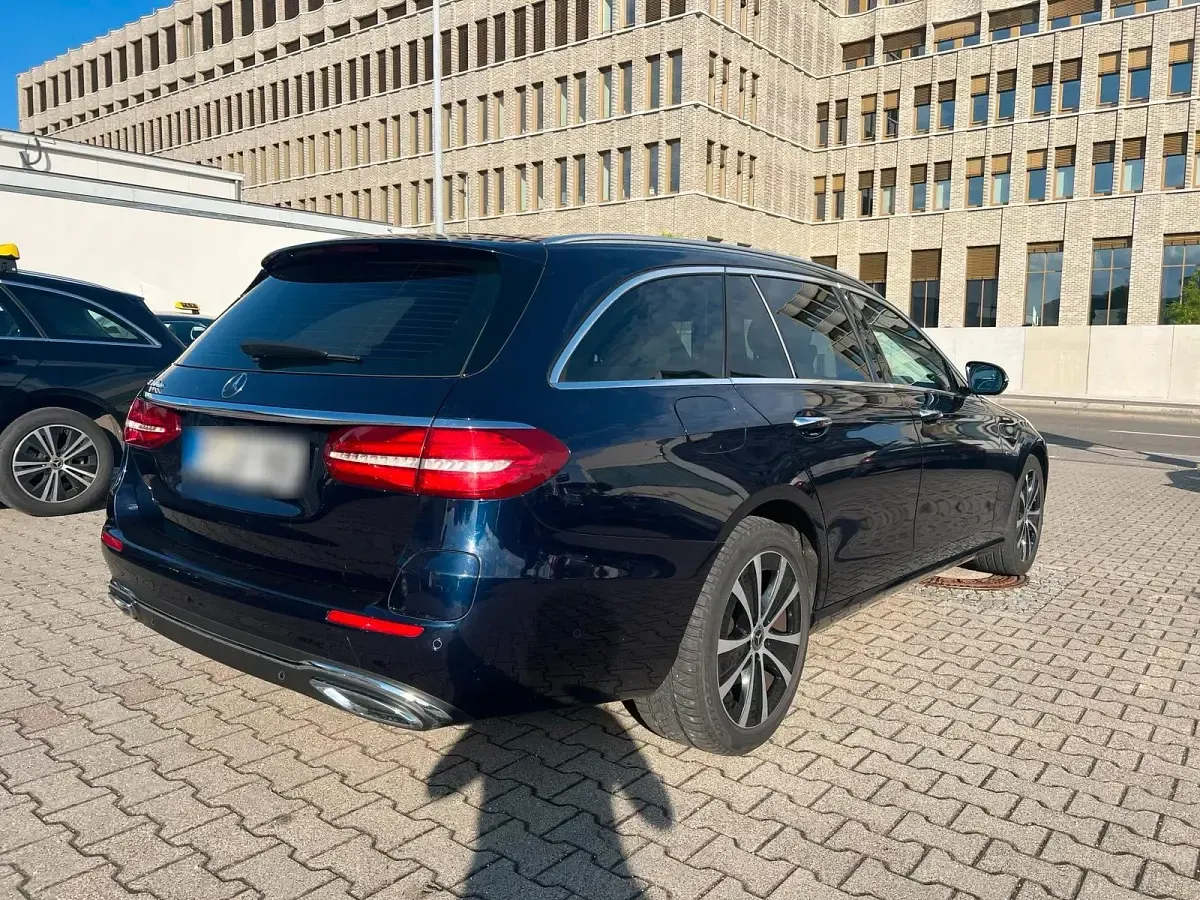 Gebraucht Mercedes E300 306 PS (225 kW) 2020 Blau Kombi