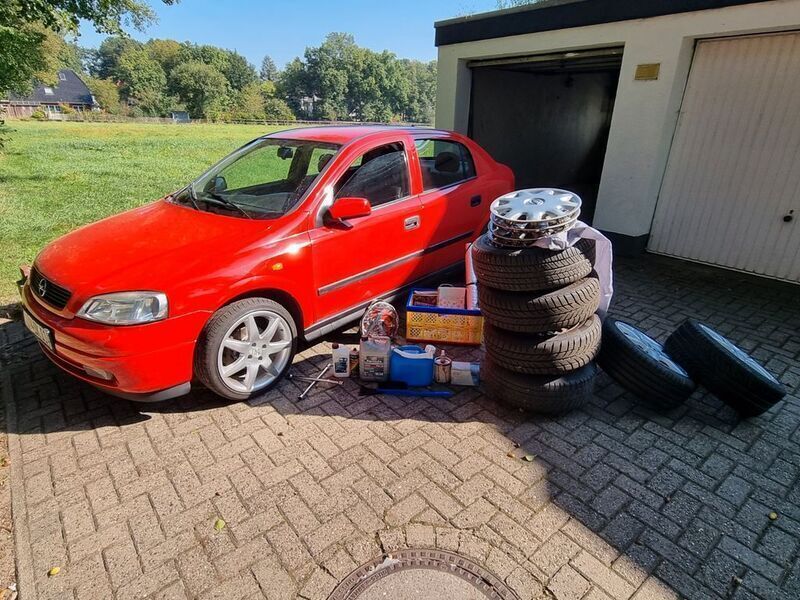 Rot Gebraucht 1998 Opel Astra Comfort Limousine | 2.222 € - Bild 1/4