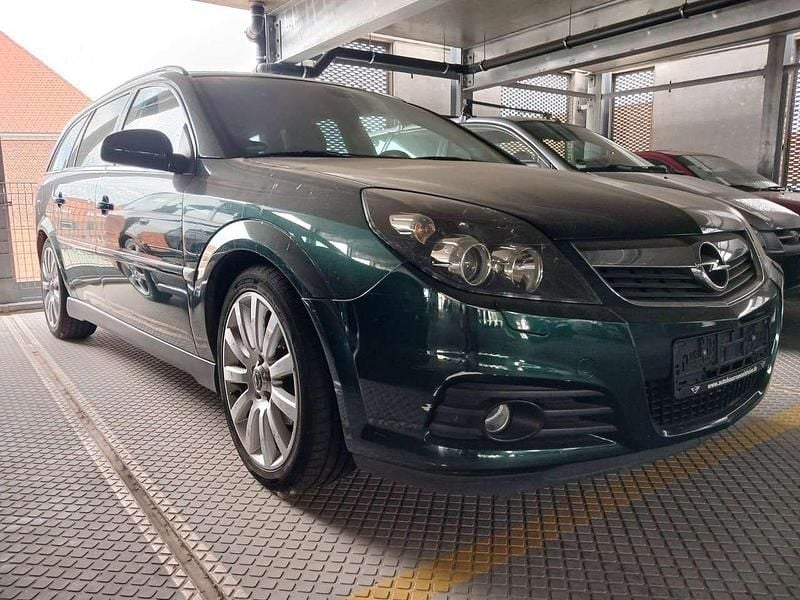 Grün Gebraucht 2005 Opel Vectra Sport Kombi | 1.900 € (Fairer Preis) - Bild 1/3