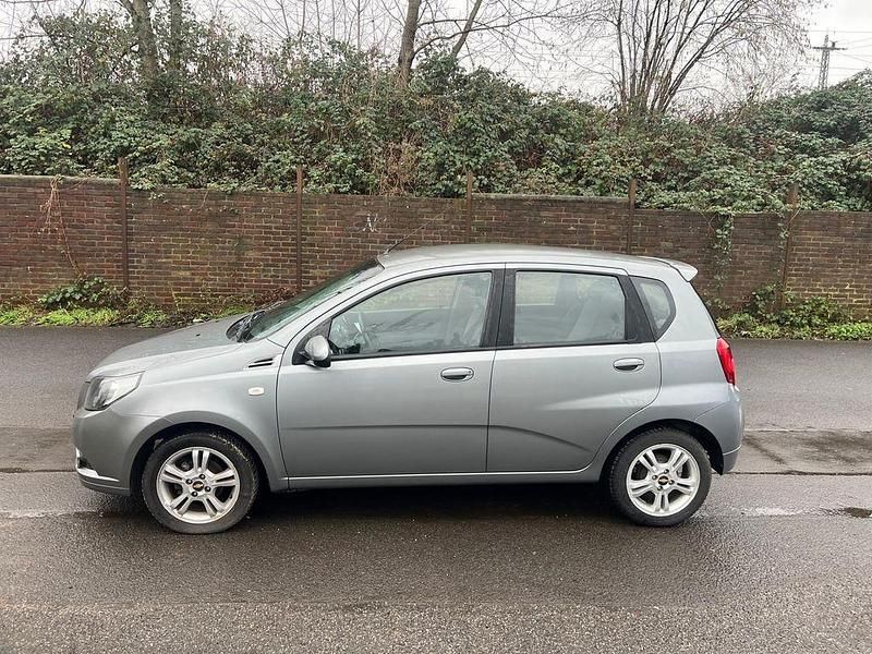 Gebraucht Chevrolet Aveo LT 101 PS (74 kW) 2011 Silber Kleinwagen