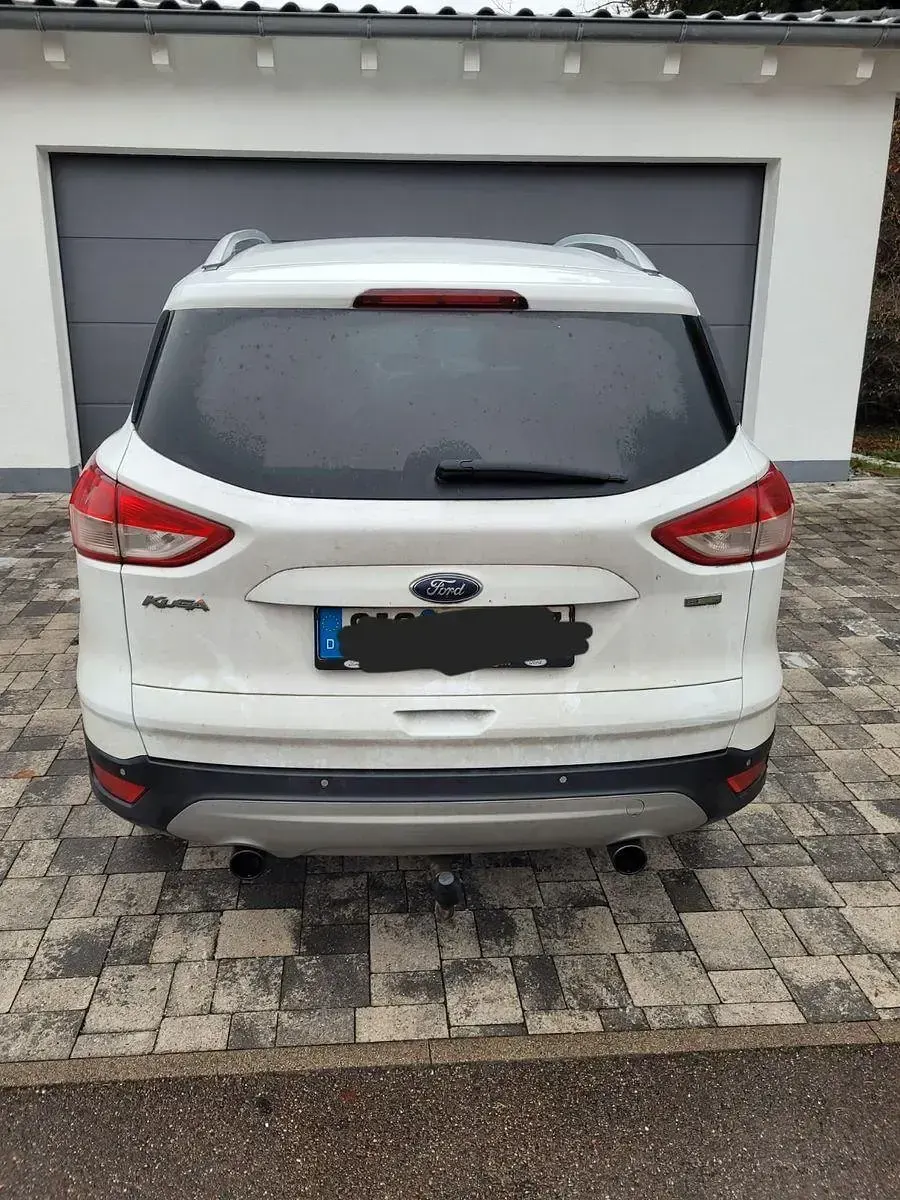 Używany Ford Kuga Trend 150 KM (110 kW) 2015 Biały SUV