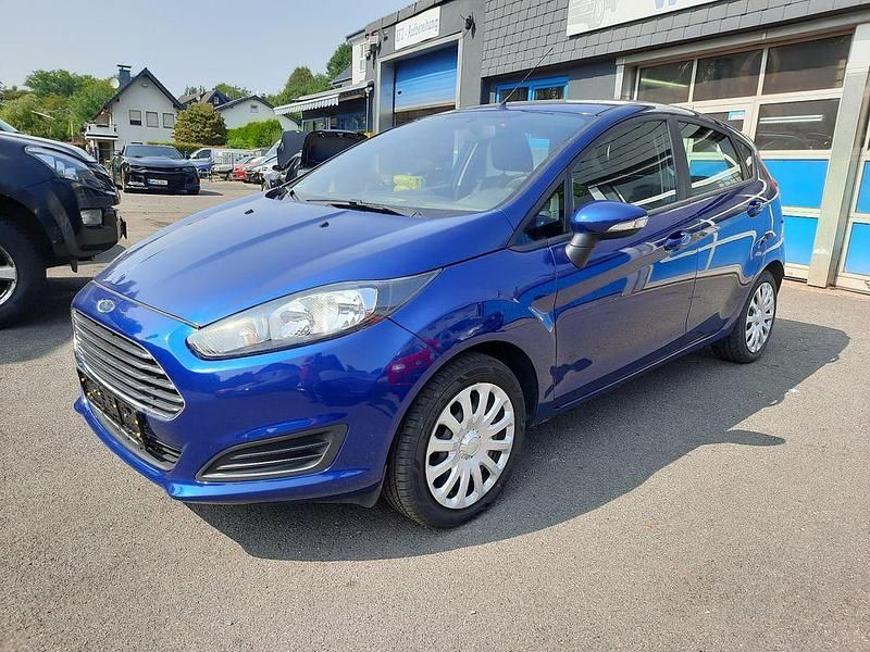 Gebraucht Ford Fiesta Trend 82 PS (60 kW) 2015 Blau Kleinwagen