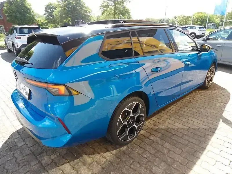 Gebraucht Opel Astra Ultimate 131 PS (96 kW) 2024 Blau/typ aussenverkleidung metallic drei schichten perlmutt Kleinwagen