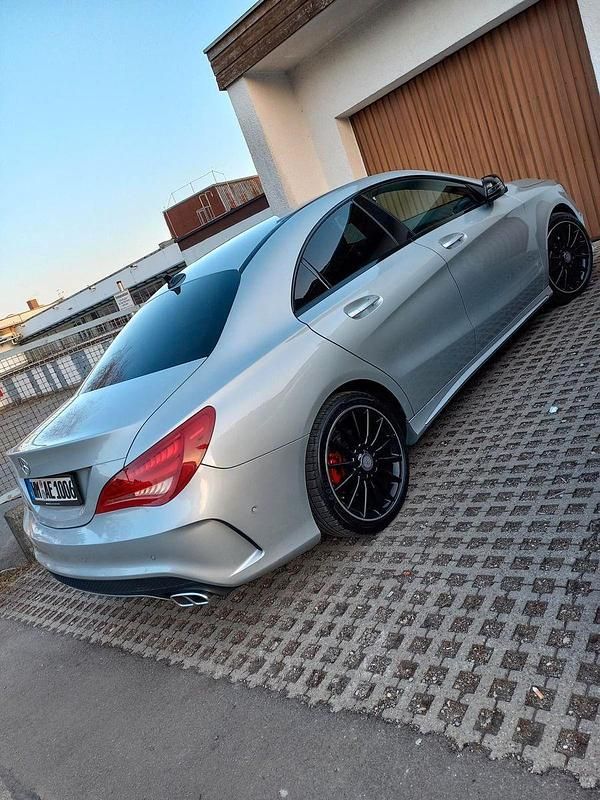 Silber Gebraucht 2014 Mercedes 250 AMG line Coupé | 12.900 € - Bild 1/4