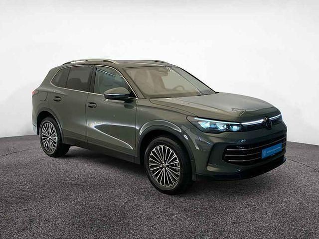 Gebraucht VW Tiguan Elegance 204 PS (150 kW) 2025 Cipressinogrün metallic SUV