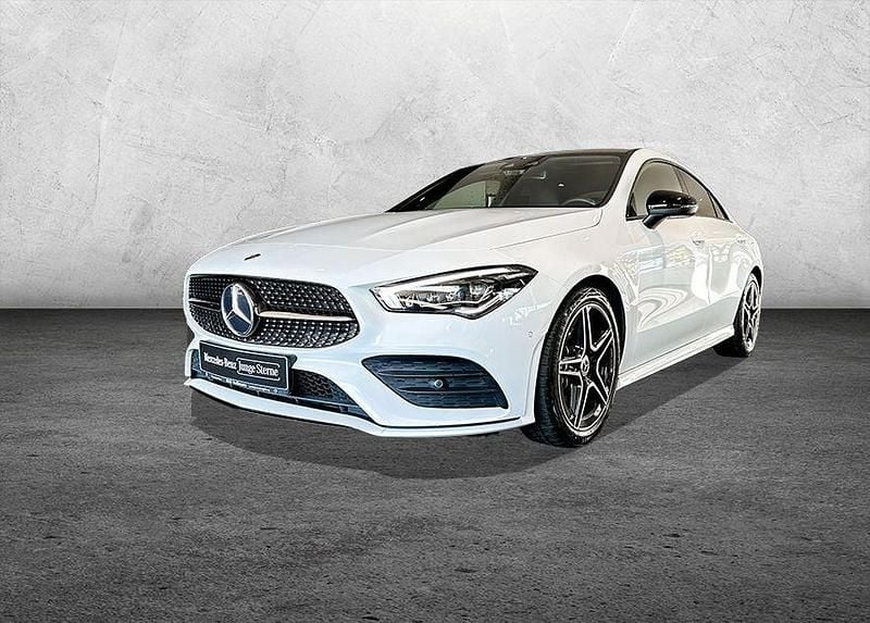 Weiß Gebraucht 2023 Mercedes CLA200 AMG Coupé | 37.925 € (Etwas zu teuer) - Bild 1/4