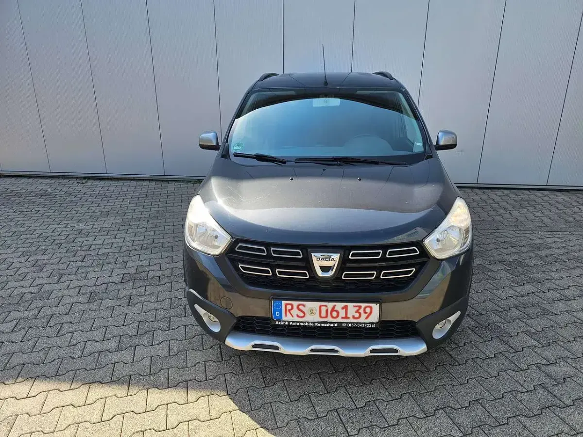 Gebraucht Dacia Lodgy Celebration 116 PS (85 kW) 2017 Grau "comete" Van / Kleinbus