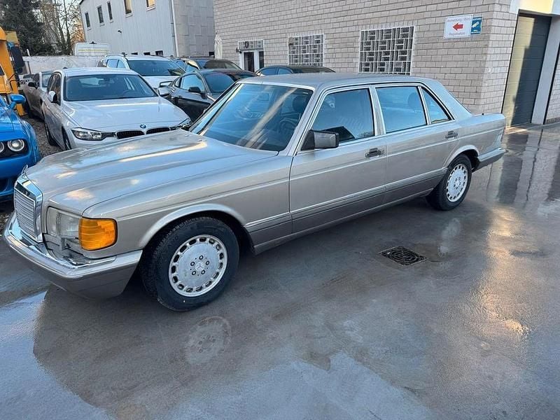 Gebraucht Mercedes E420 218 PS (160 kW) 1986 Gold Limousine