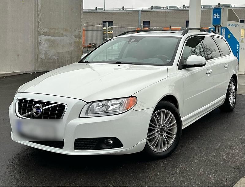 Weiß Gebraucht 2011 Volvo V70 Kombi | 8.300 € - Bild 1/4
